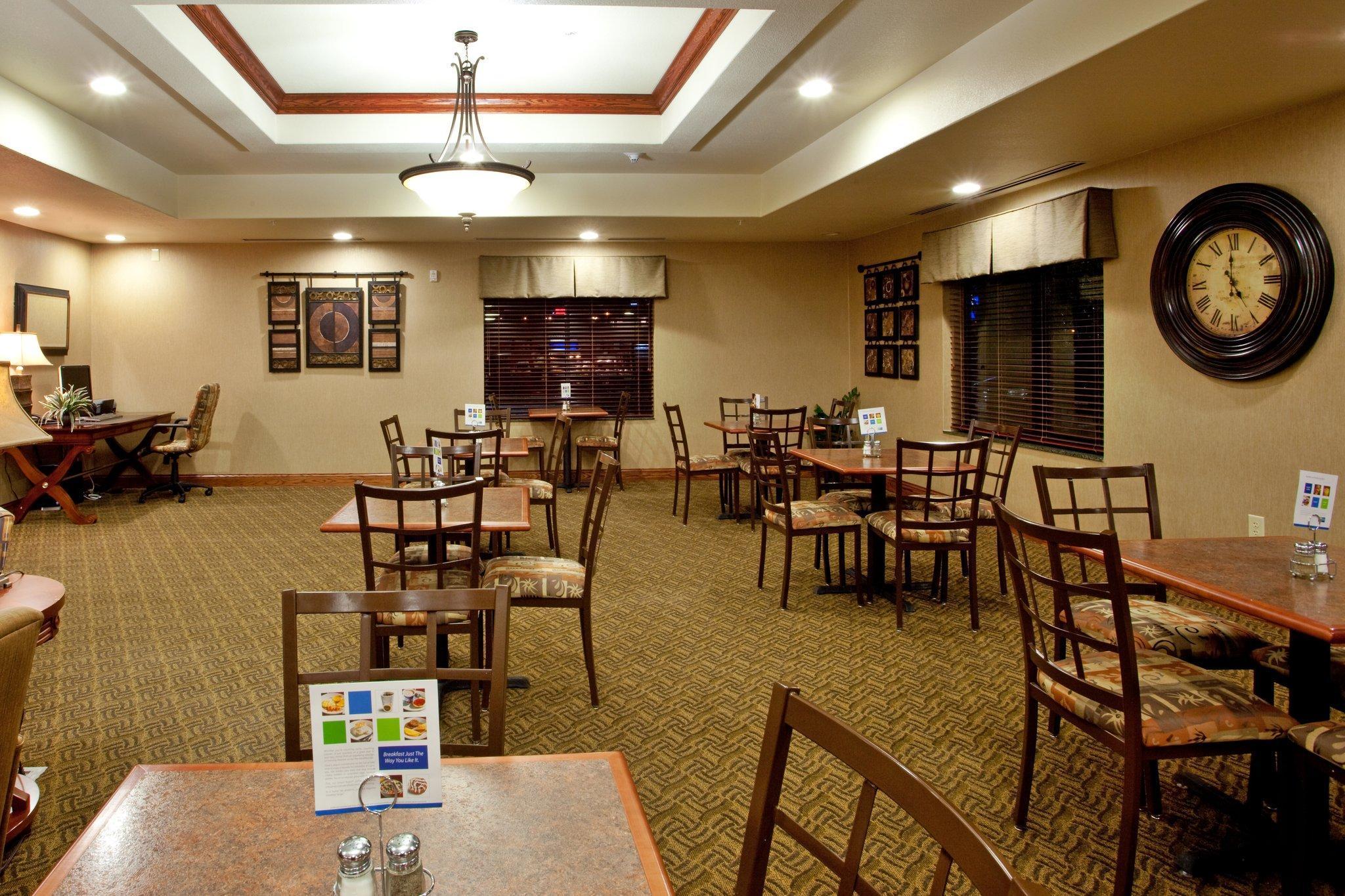 Holiday Inn Express Hotel & Suites Lewisburg By Ihg Exterior foto