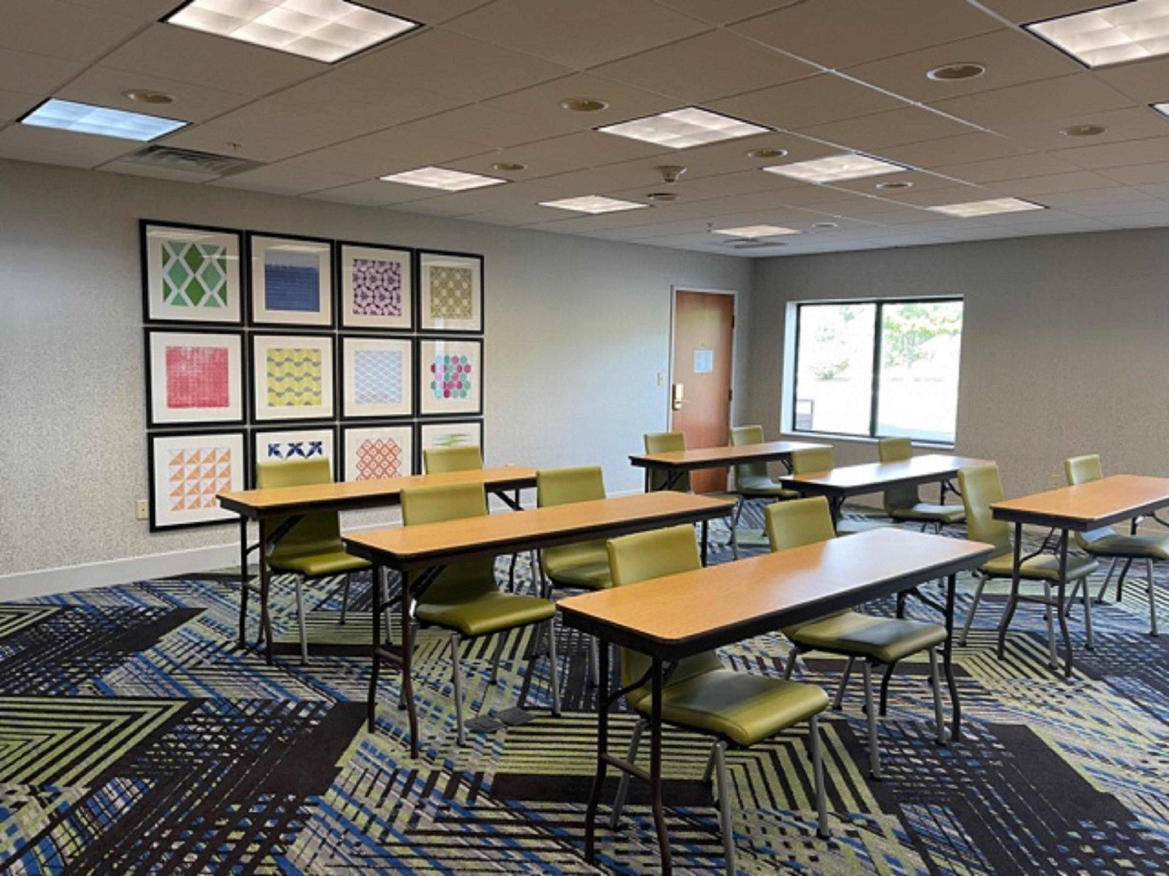 Holiday Inn Express Hotel & Suites Lewisburg By Ihg Exterior foto